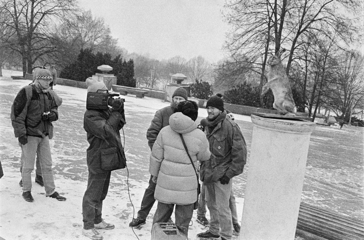 Aleš Votava, Happening Konec násilí na Letenskej pláni v Prahe, 26. november 1989. Archív výtvarného umenia SNG, osobný fond Aleš Votava